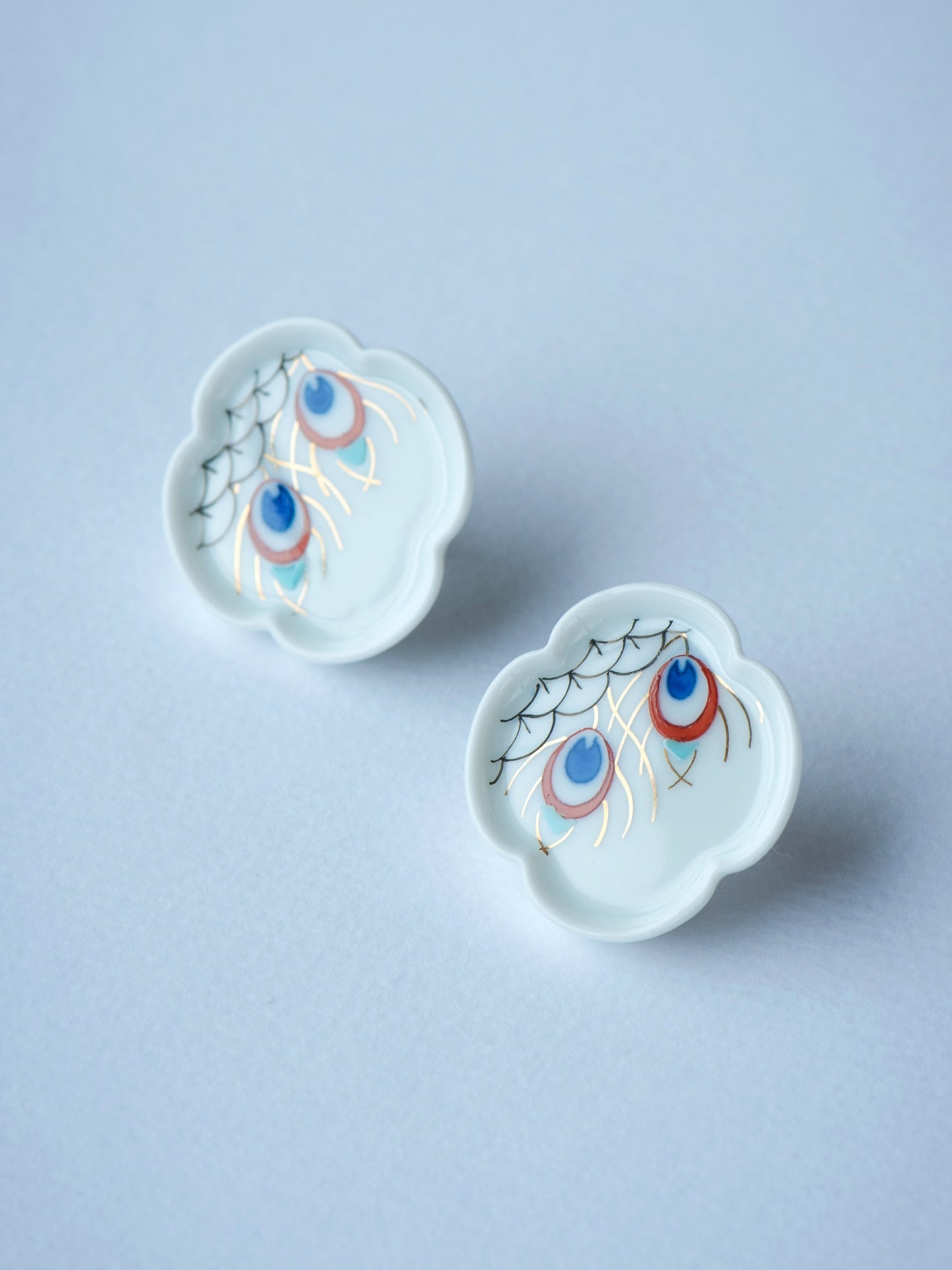 01 絵付 孔雀 Peacock Earrings - White
伊万里焼 孔雀 ピアス/イヤリング ホワイト