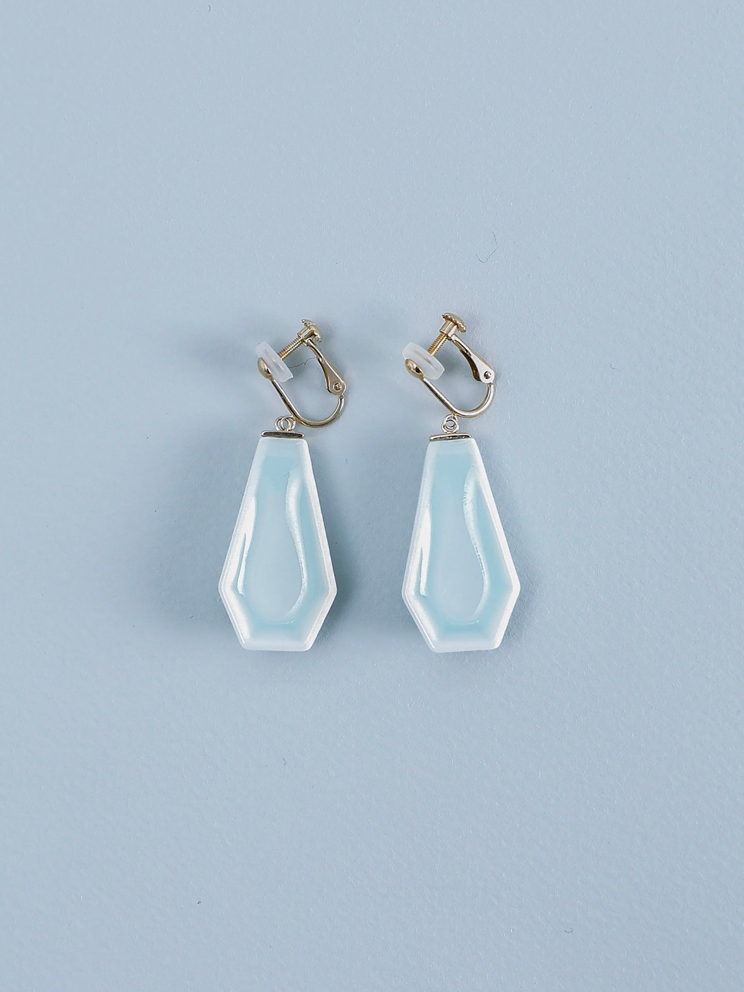 01 六角/Rokkaku Earrings - Seiji
伊万里焼 六角イヤリング 青磁