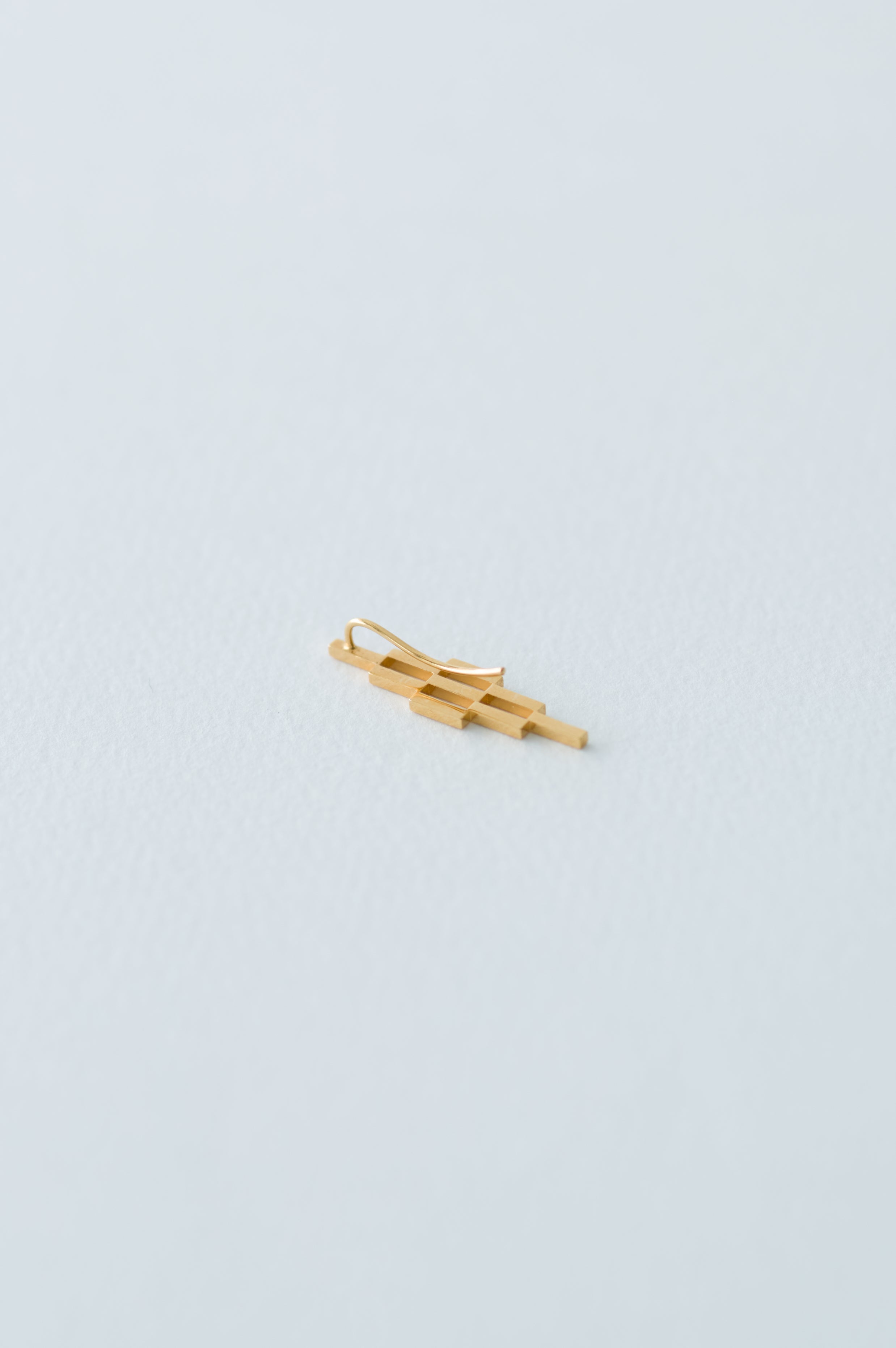 02 紋様/Minamo Clip Earring ピアス〈イヤカフ〉- Silver – YURAI