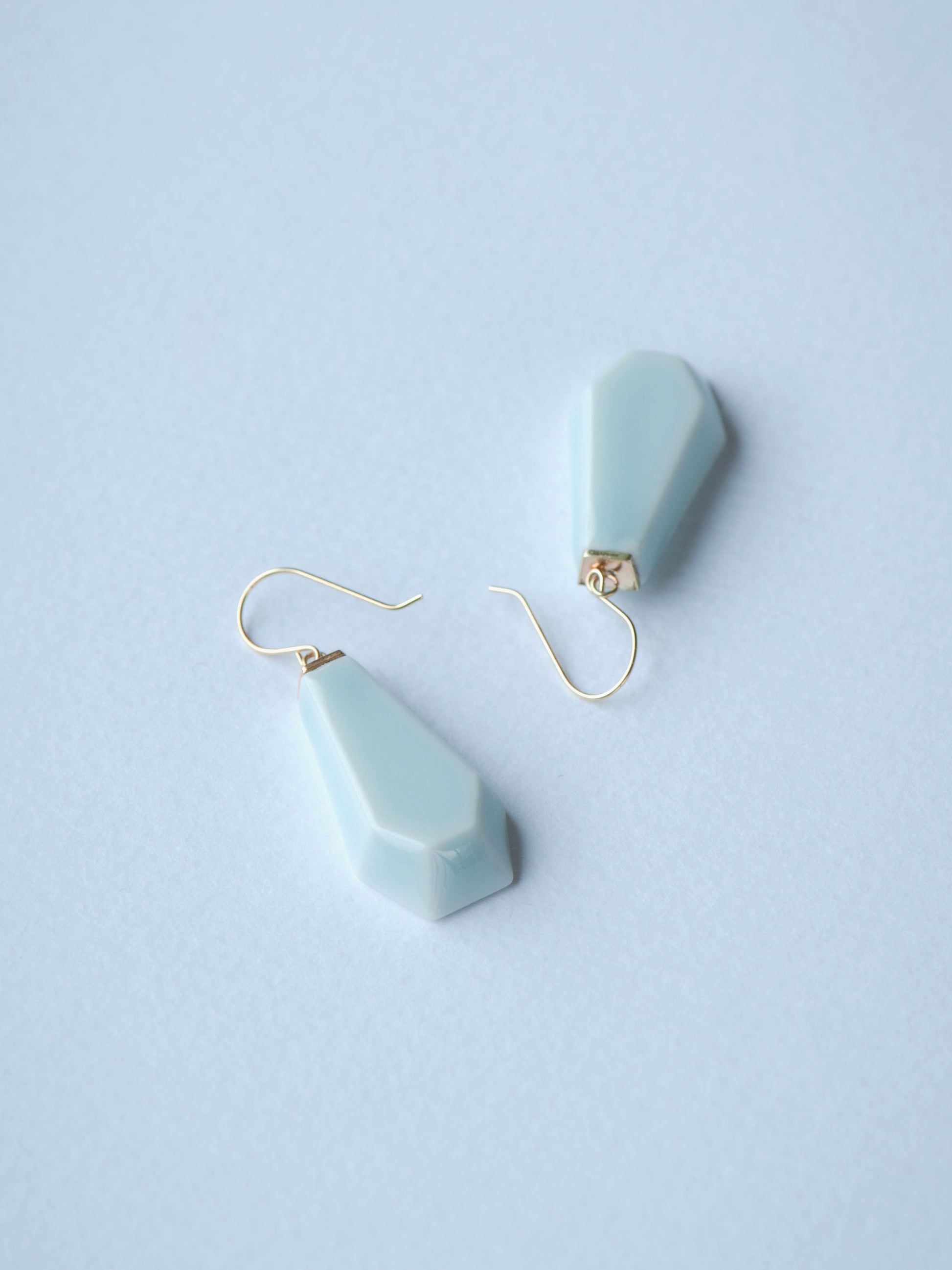 Earrings［ピアス］裏面 ※アイテムの色違いを掲載しています。